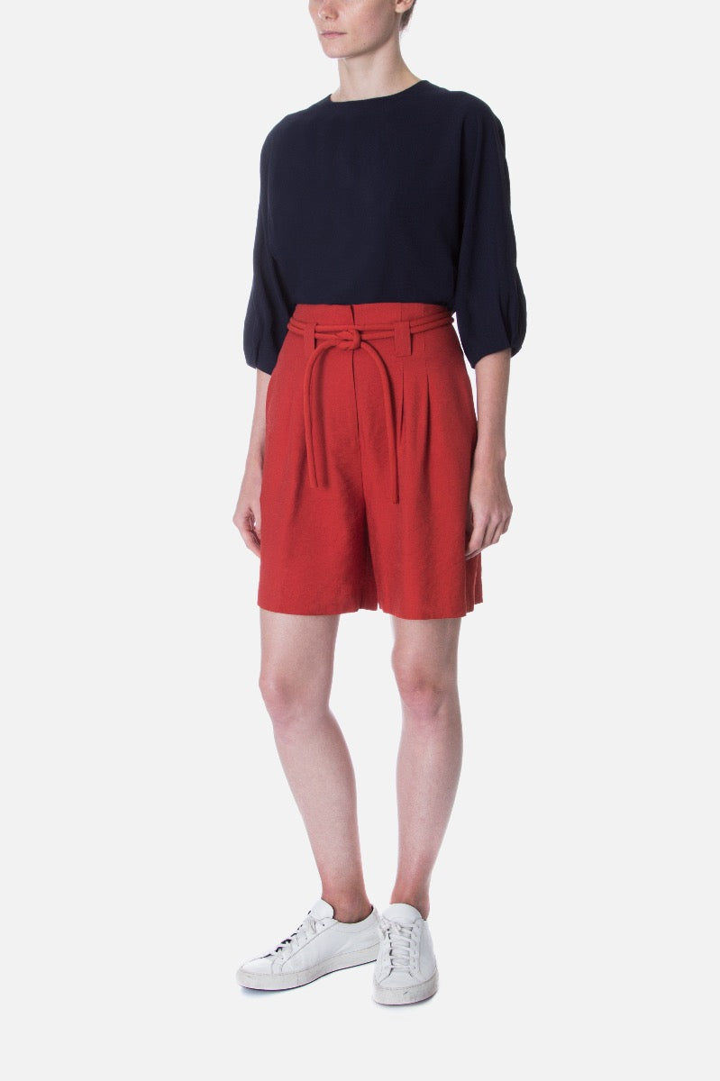 BELTED SHORTS WITH PLEATS