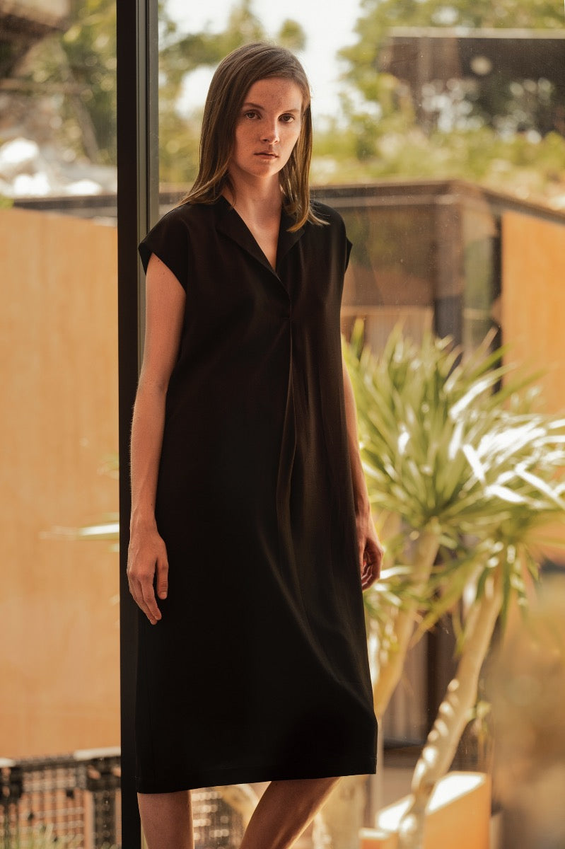 RELAXED OPEN LAPEL DRESS